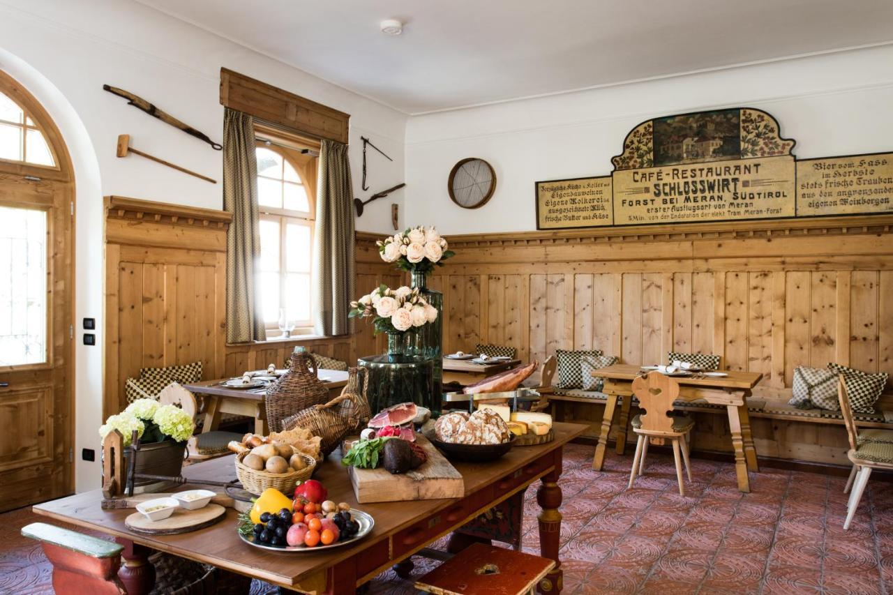 Schlosswirt Forst Algund Buitenkant foto