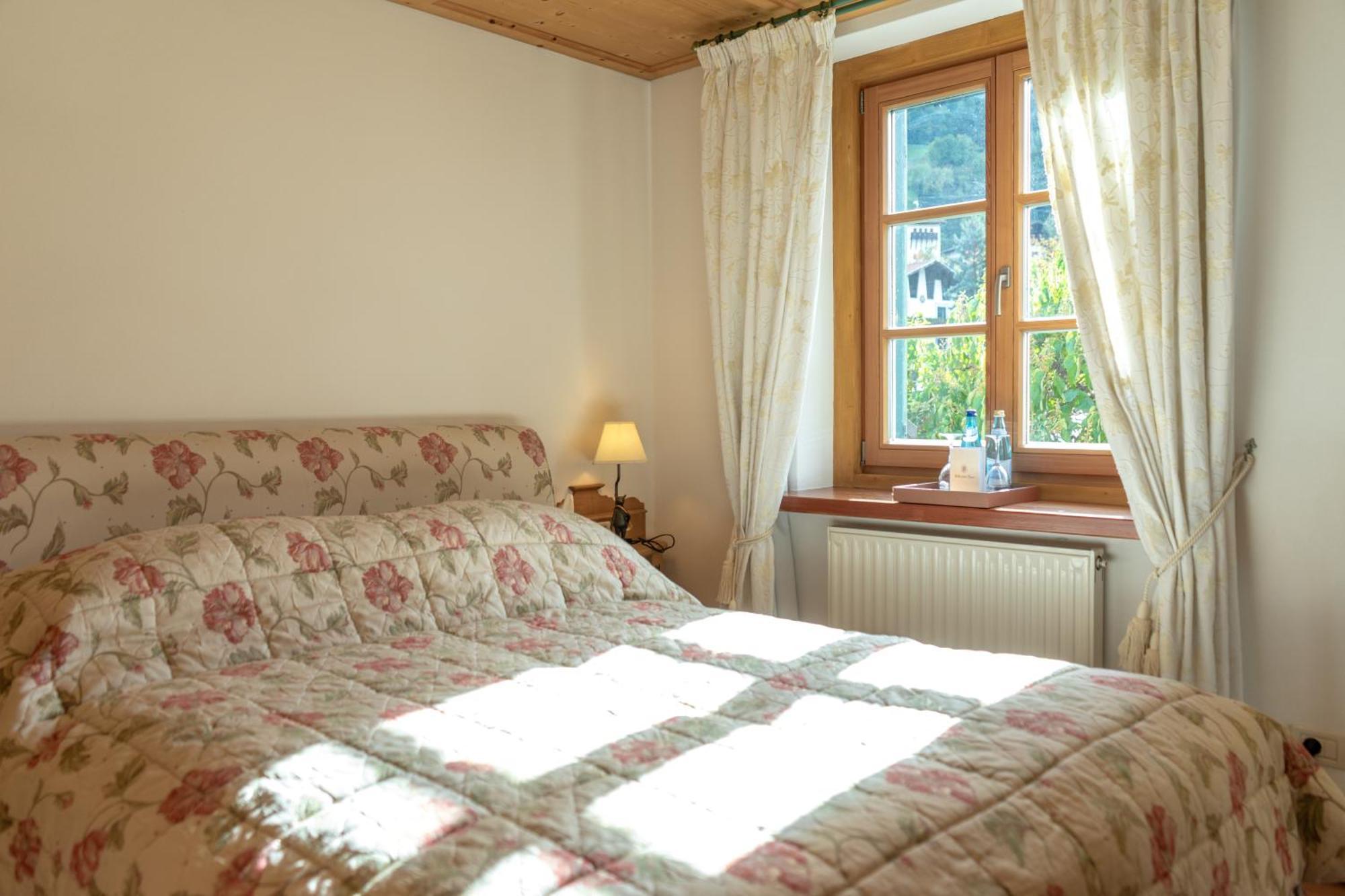 Schlosswirt Forst Algund Buitenkant foto