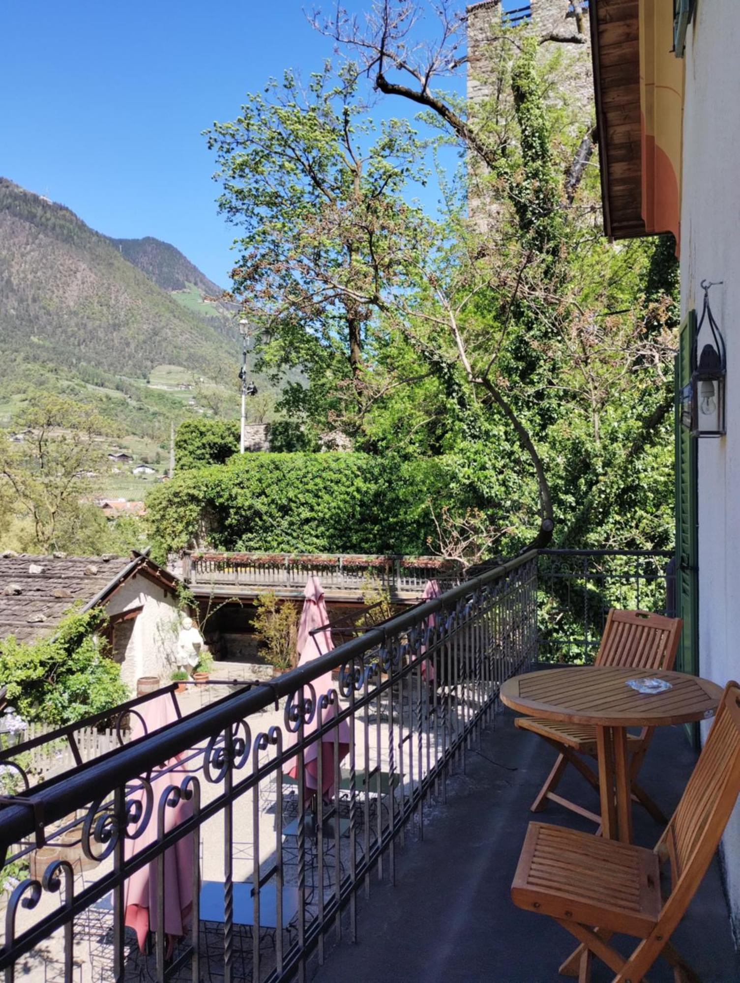 Schlosswirt Forst Algund Buitenkant foto